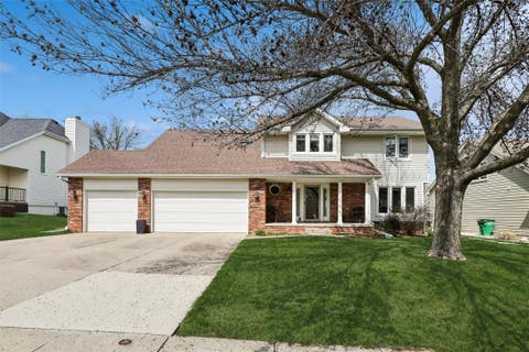 Homes For Sale - 9913 Alpine Drive<br/> Urbandale, IA 50322