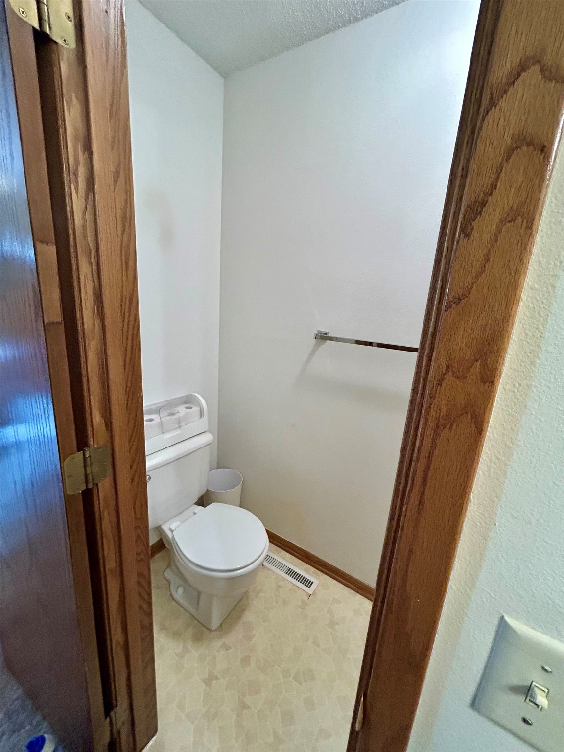 324 E 14th Street, Newton, Iowa image 31