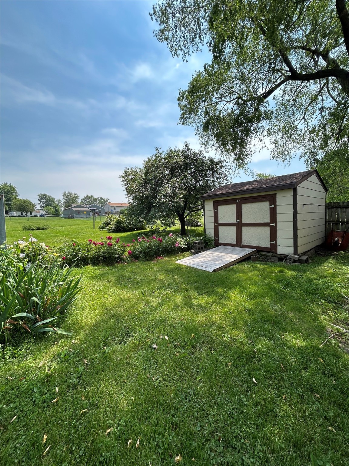 324 E 14th Street, Newton, Iowa image 11