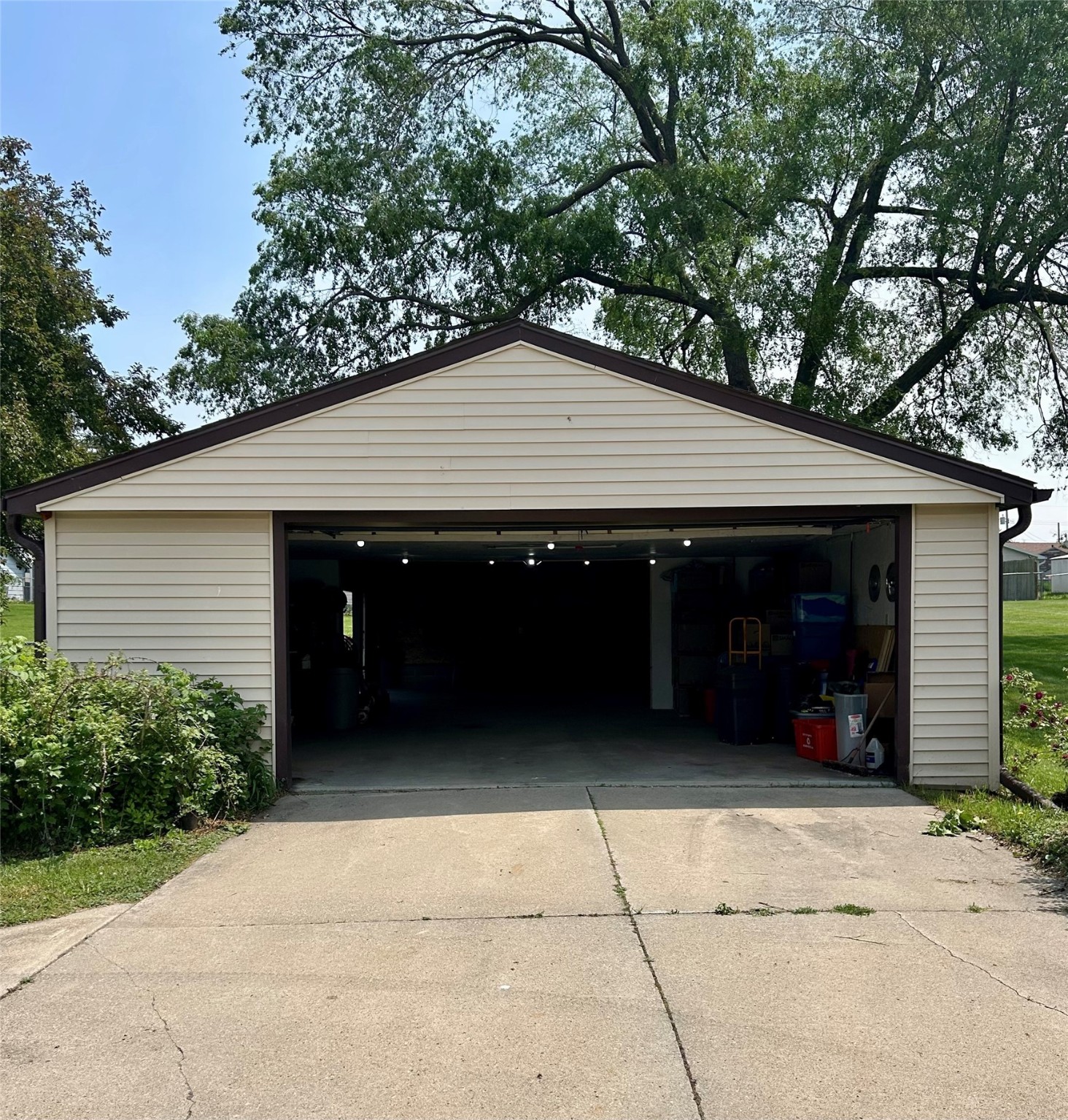 324 E 14th Street, Newton, Iowa image 7