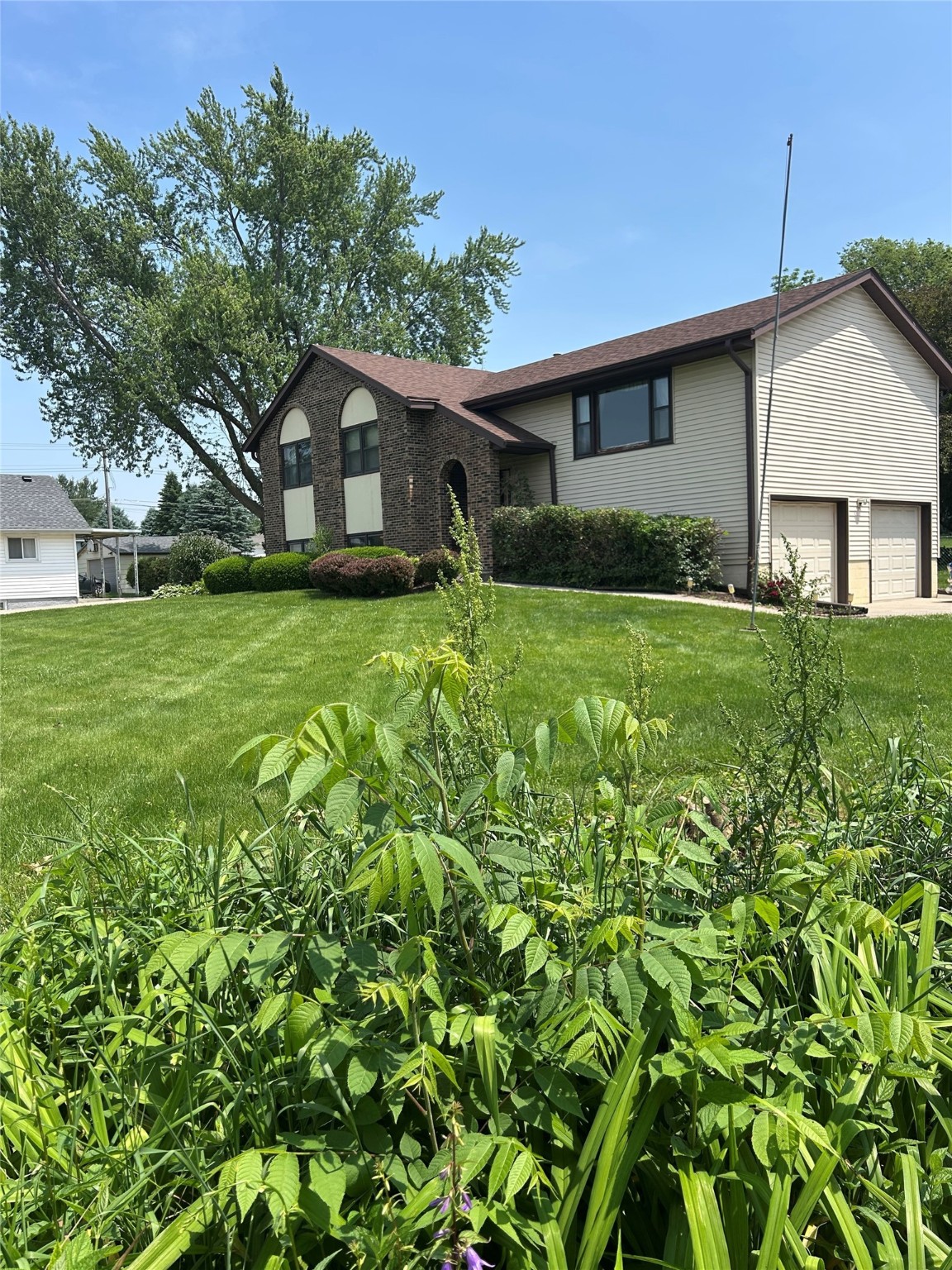 324 E 14th Street, Newton, Iowa image 2