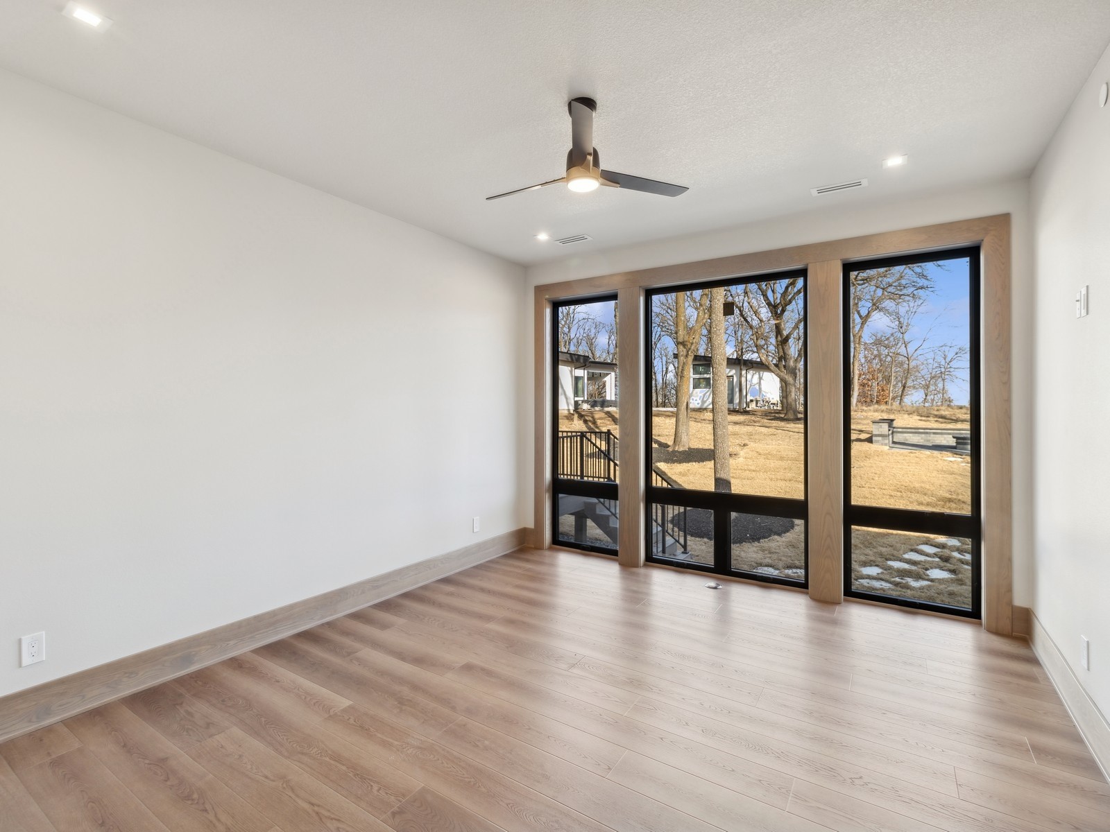 1576 S Stonewood Drive, West Des Moines, Iowa image 27