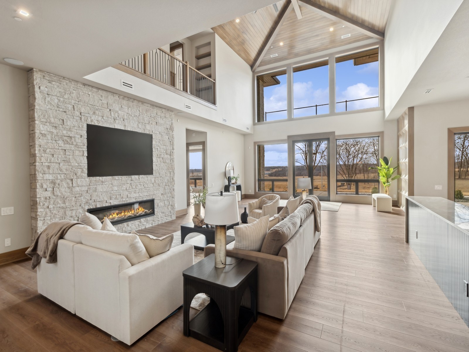 1576 S Stonewood Drive, West Des Moines, Iowa image 4