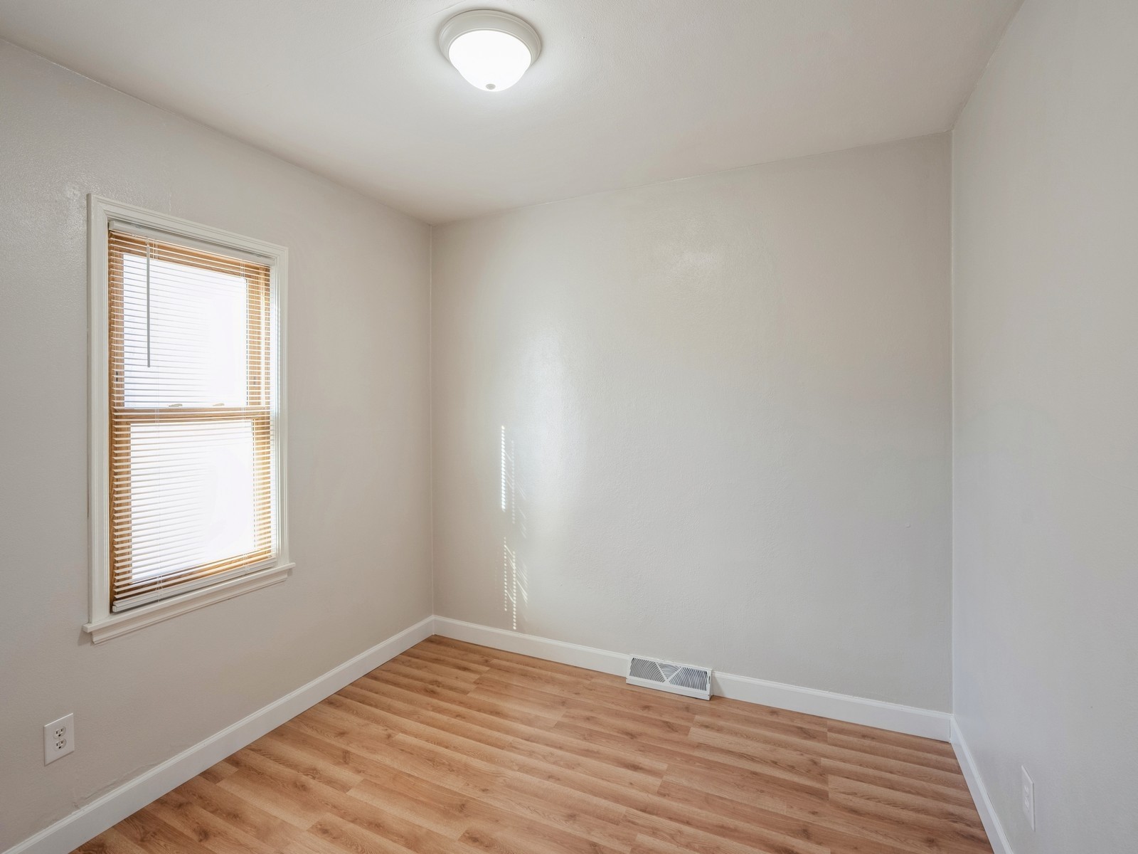 2115 NE 45th Court, Des Moines, Iowa image 14