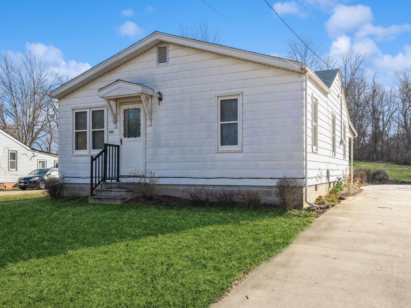 2115 NE 45th Court, Des Moines, Iowa image 2