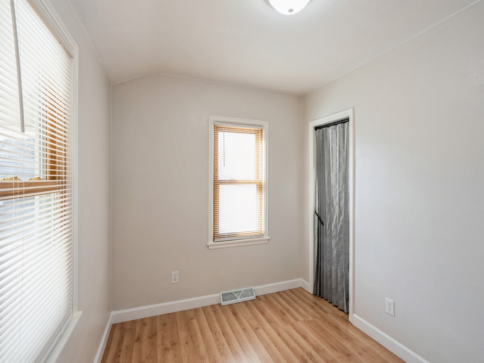 2115 NE 45th Court, Des Moines, Iowa image 16