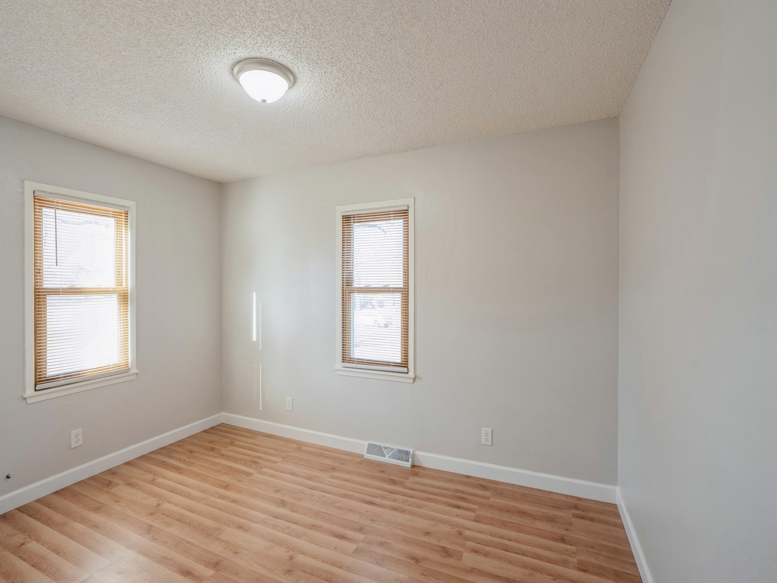 2115 NE 45th Court, Des Moines, Iowa image 12