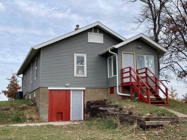 Photo 1 of 35 — 5082 Geneva Avenue, Newton, IA 50208