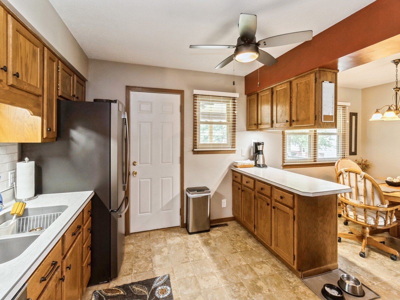 725 E 15th Street, Newton, Iowa image 9