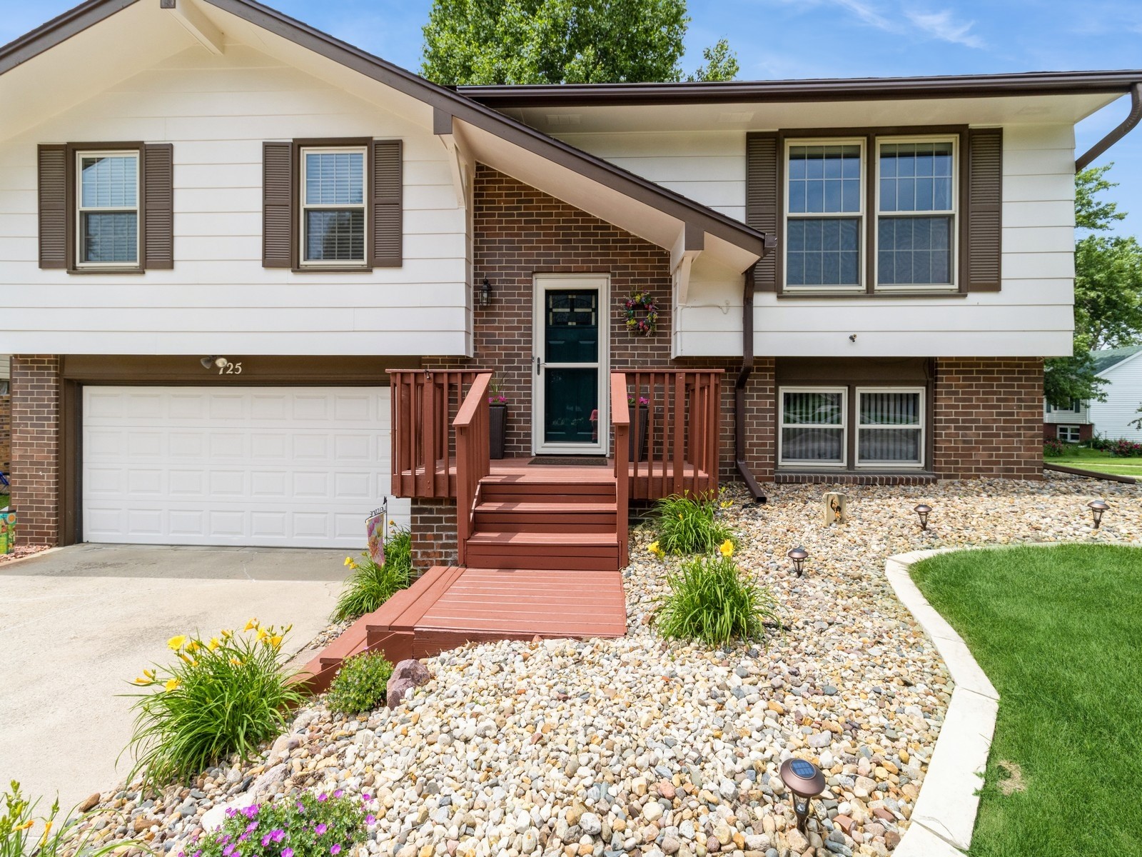 725 E 15th Street, Newton, Iowa image 3