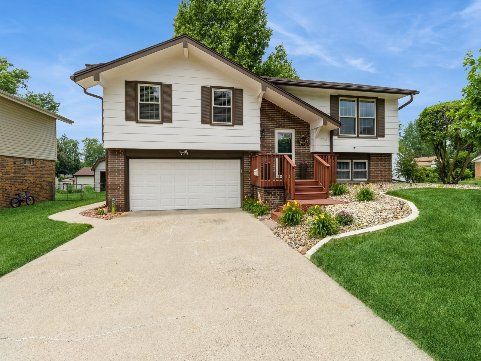 725 E 15th Street, Newton, Iowa image 1