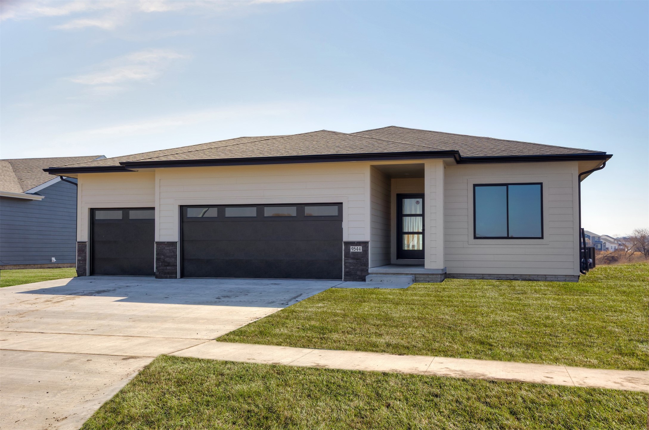 9544 NW 82nd Avenue, Johnston, Iowa image 2