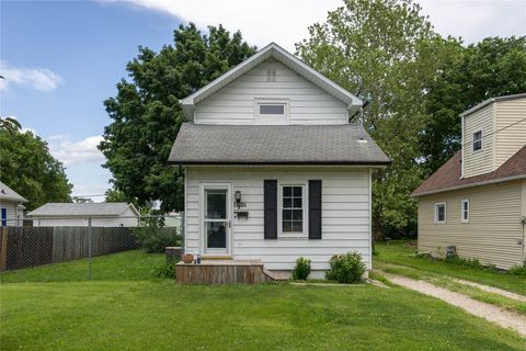 Homes For Sale - 1901 E 23rd Street<br/> Des Moines, IA 50317