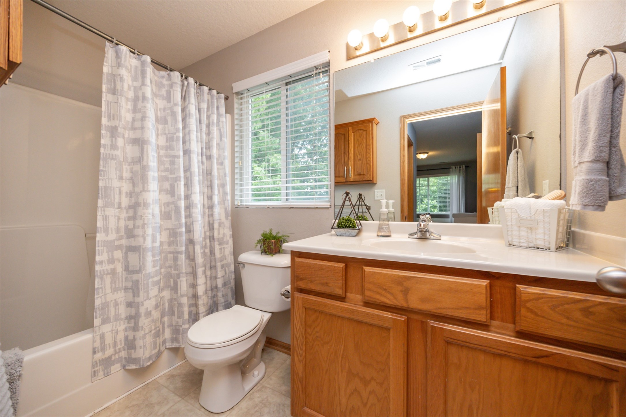 800 SE Parker Drive, Waukee, Iowa image 24
