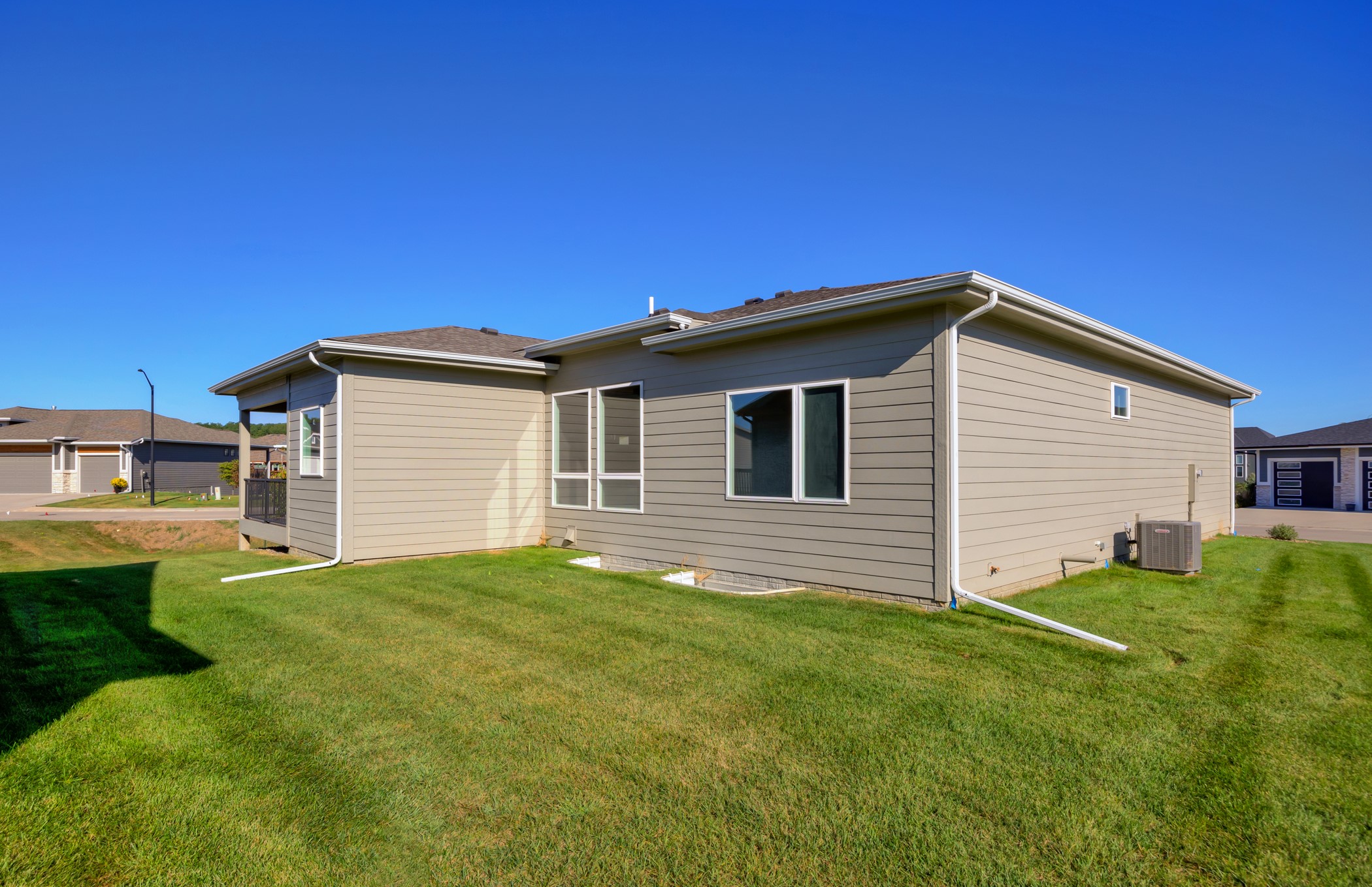 7020 Blair Loop, Johnston, Iowa image 29