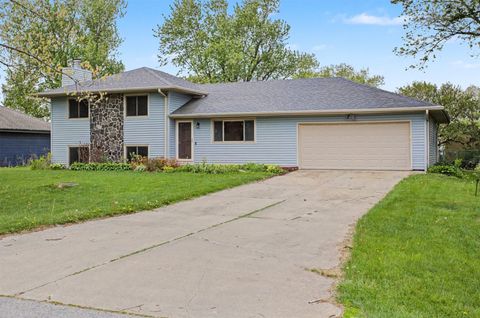 Homes For Sale - 5927 Alta Vista Road<br/> Ames, IA 50010
