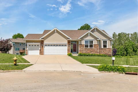 Homes For Sale - 5912 NW 92nd Court<br/> Johnston, IA 50131