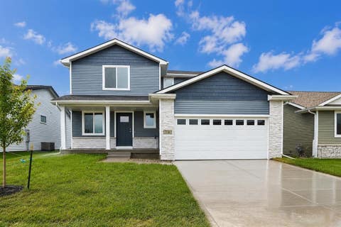 Homes For Sale - 706 NE Oak Ridge Drive<br/> Polk County, Ankeny, IA 50021