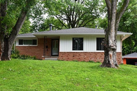 Homes For Sale - 2819 Bennett Avenue<br/> Des Moines, IA 50310