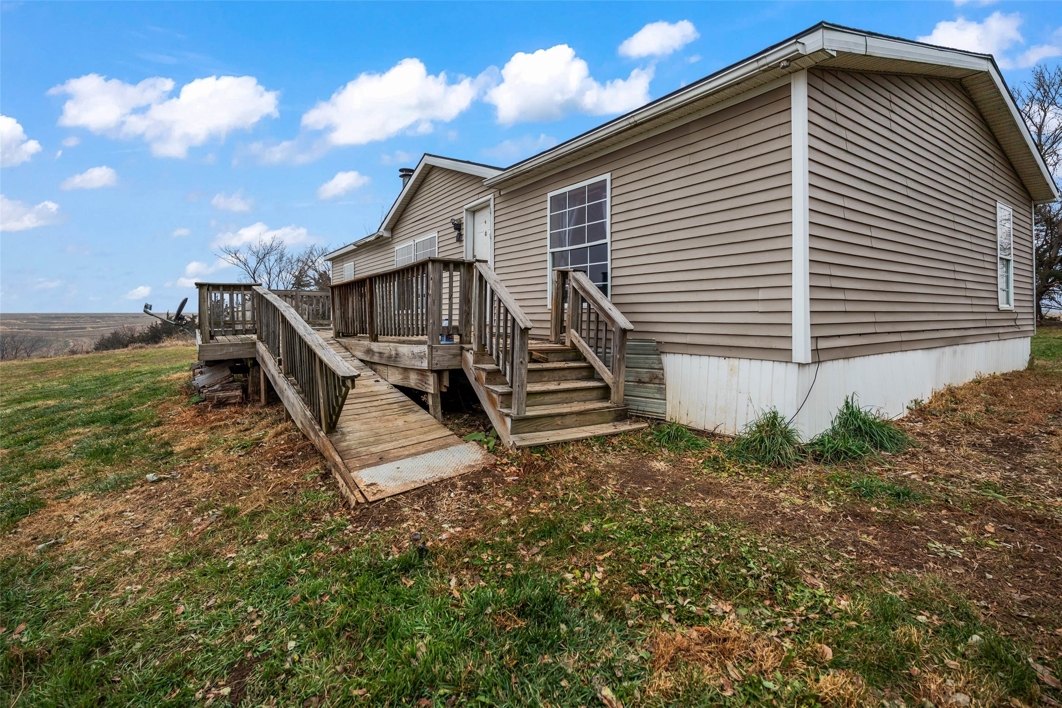 5211 S 70th Avenue E