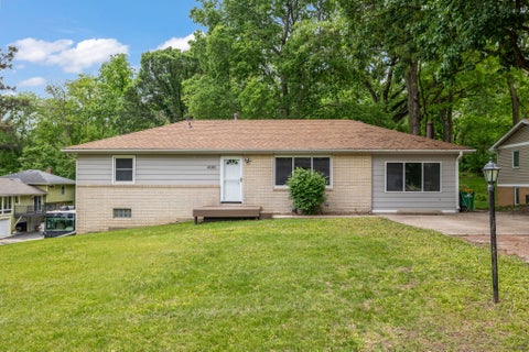 Homes For Sale - 4080 NW 46th Place<br/> Des Moines, IA 50310