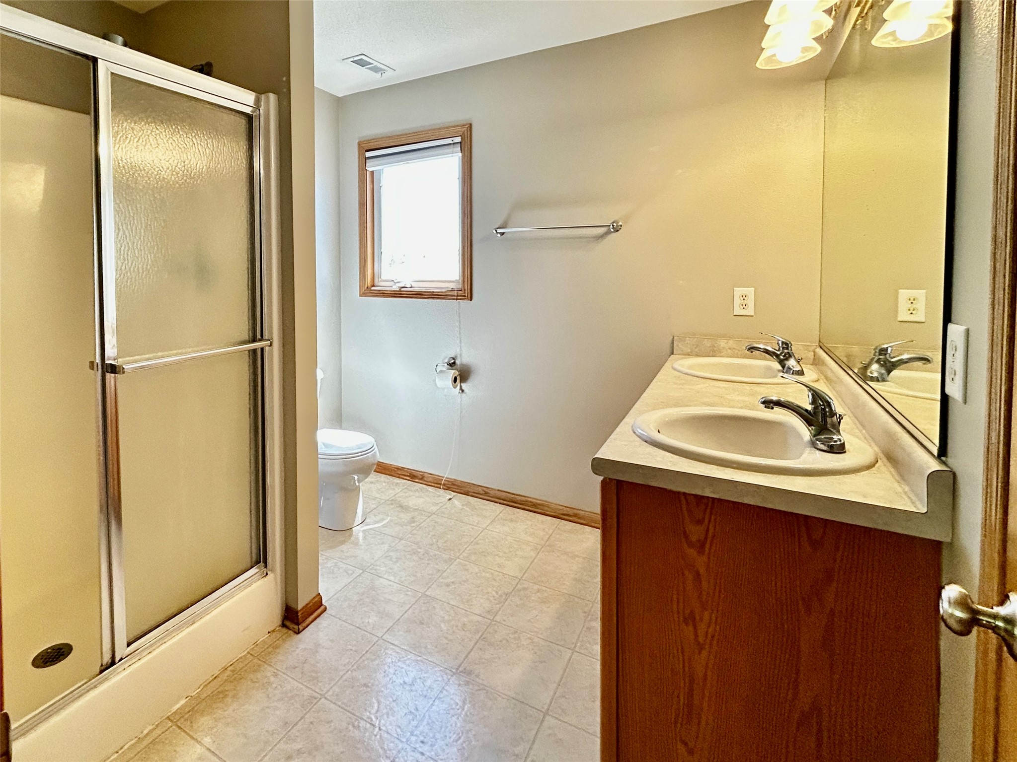 595 SE Cardinal Lane, Waukee, Iowa image 12