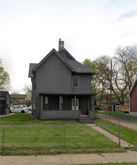 Single Family Residence in Des Moines IA 1215 Forest Avenue.jpg