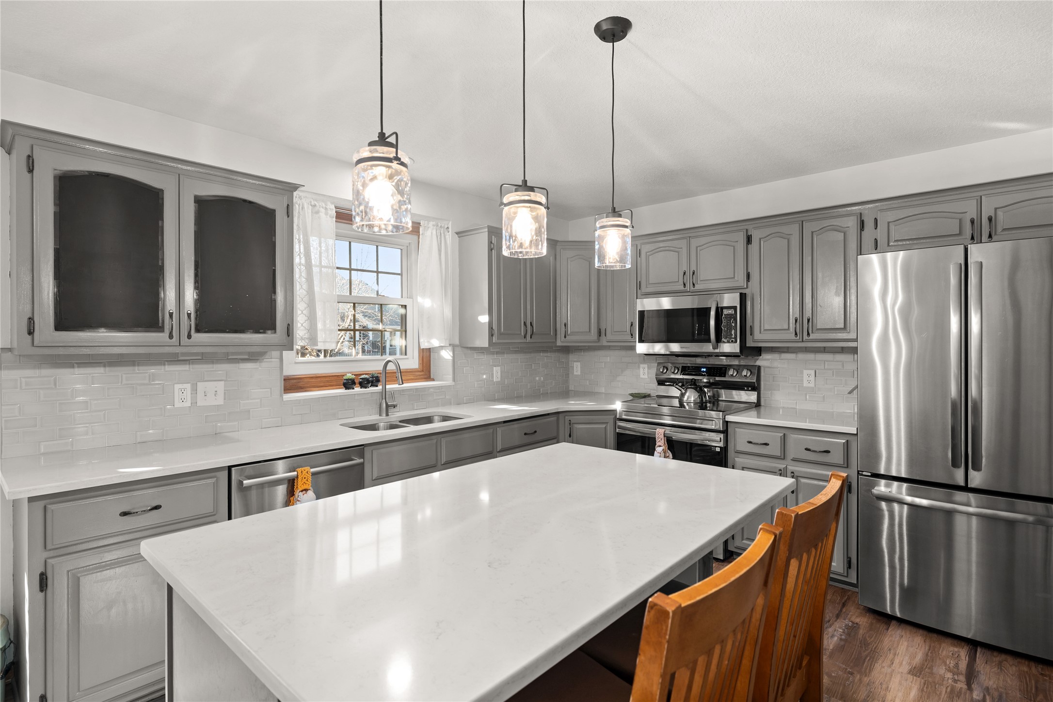 1402 NW Parkridge Place