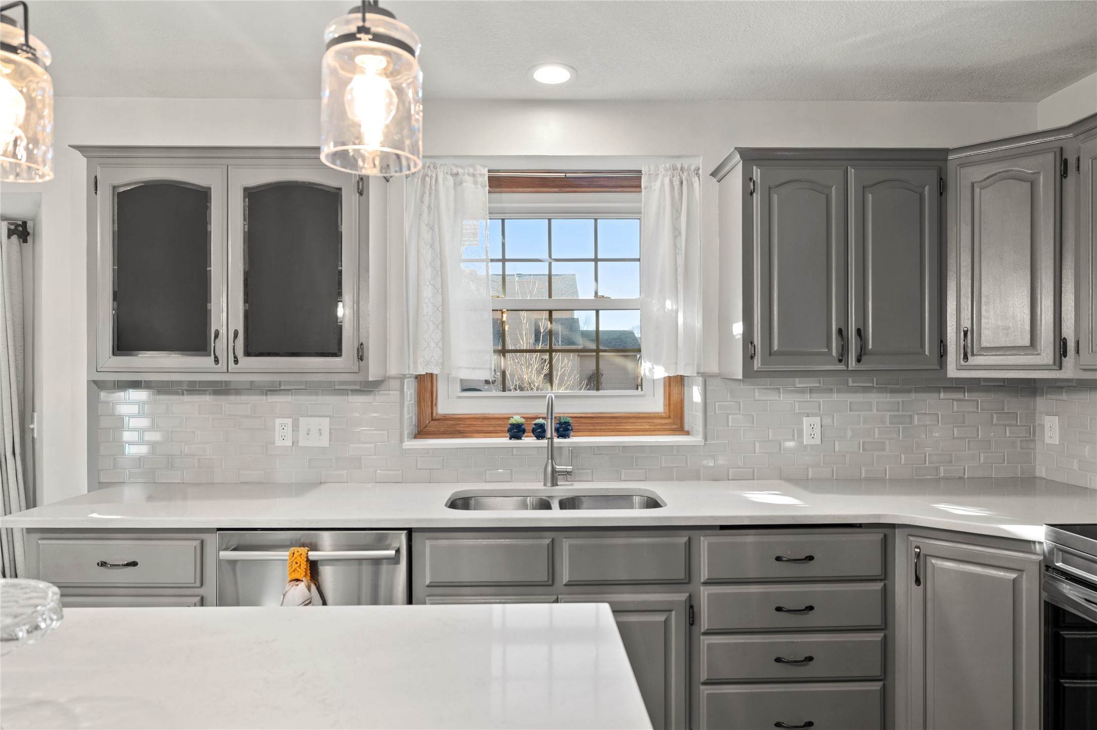 1402 NW Parkridge Place