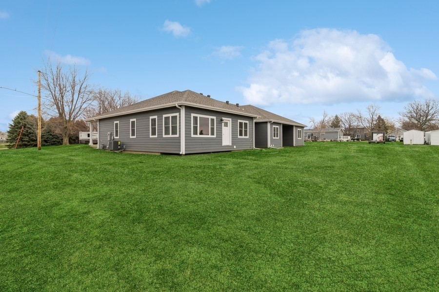 2391 N 10th Avenue, Newton, Iowa image 5