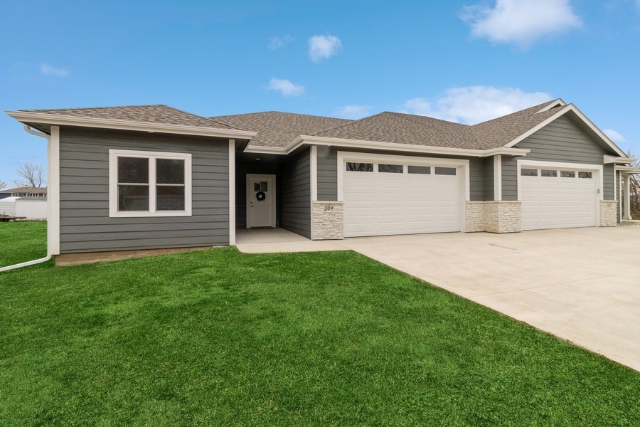2391 N 10th Avenue, Newton, Iowa image 2