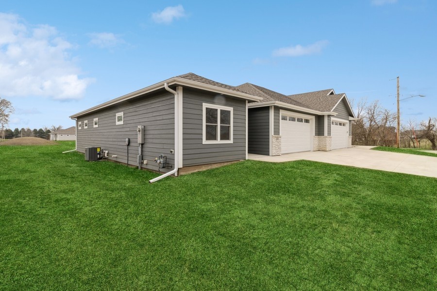 2391 N 10th Avenue, Newton, Iowa image 3