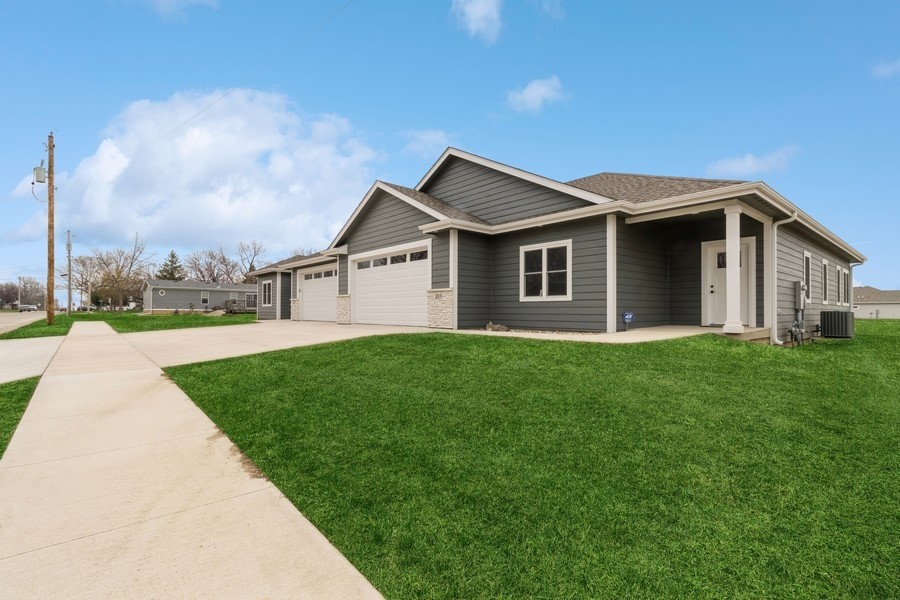 2391 N 10th Avenue, Newton, Iowa image 4