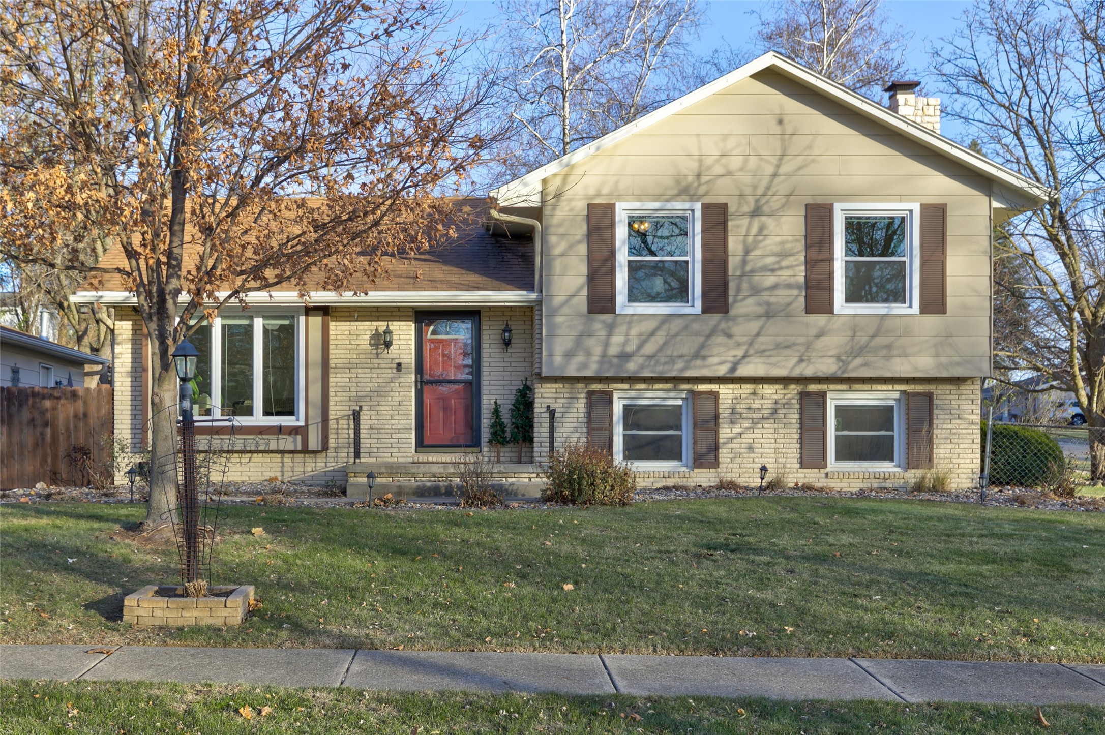 8223 Dema Drive, Des Moines, Iowa image 1