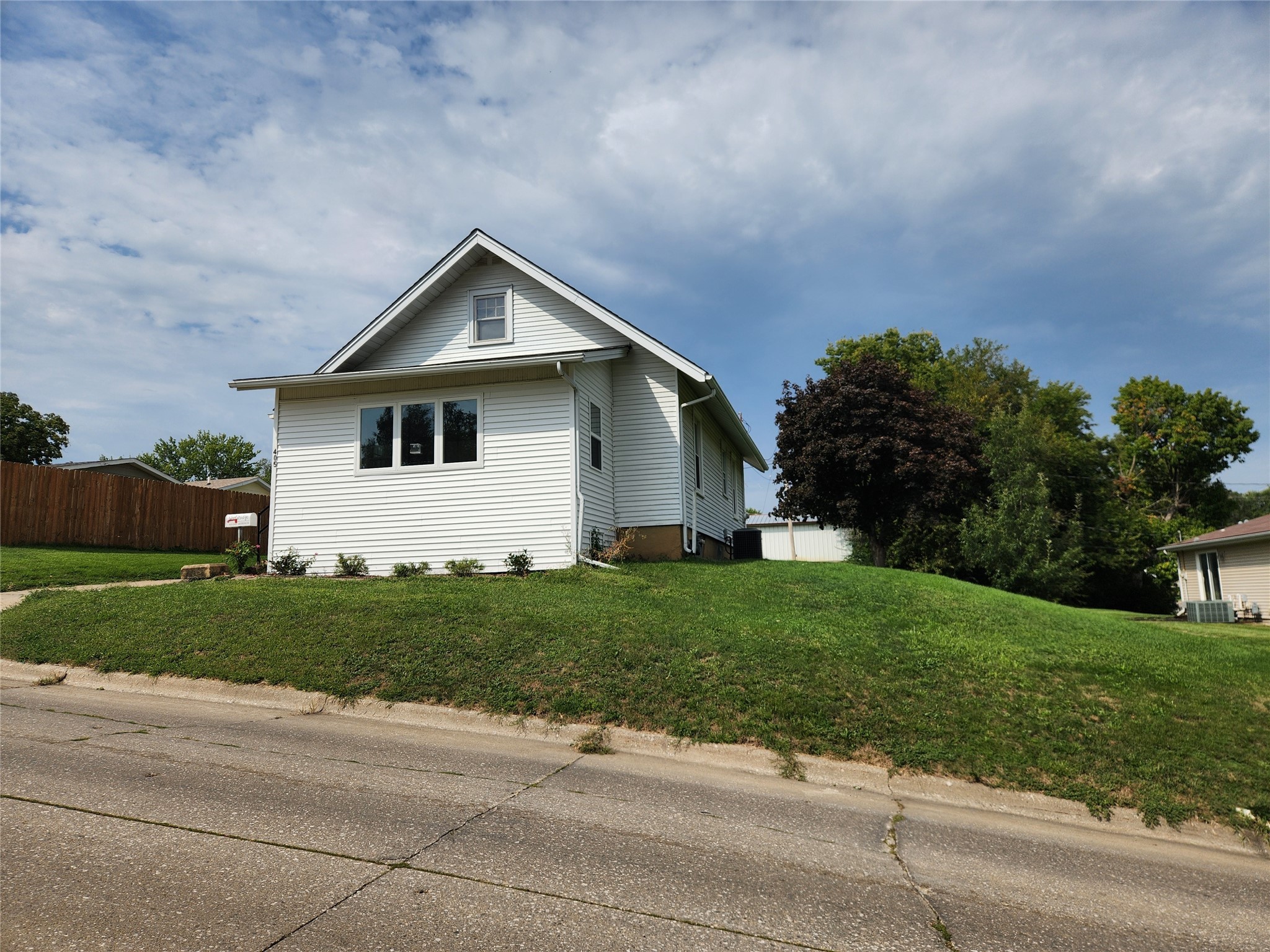 405 E Jefferson Street, Knoxville, Iowa image 3