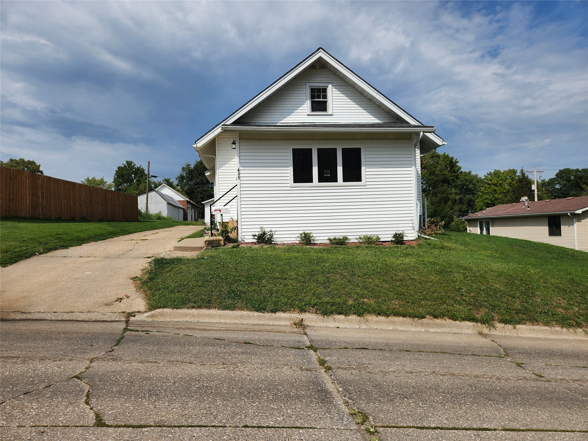 405 E Jefferson Street, Knoxville, Iowa image 2