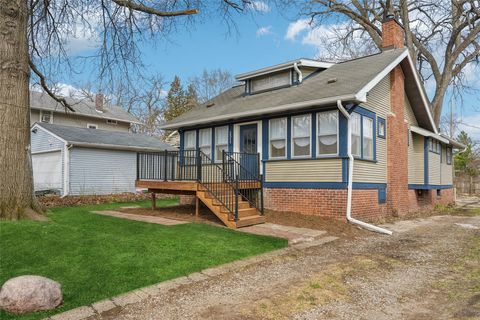 Homes For Sale - 3311 Pleasant Street<br/> Des Moines, IA 50312