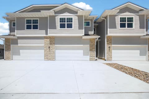 Condo For Sale - 15301 Bellflower Lane<br/> Urbandale, IA 50323
