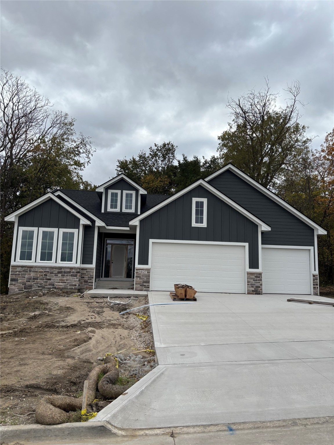 5627 Walnut Ridge Drive