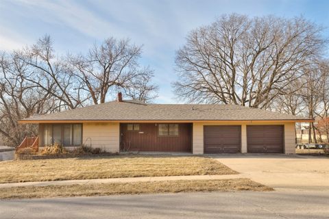 Homes For Sale - 410 N Vine Street<br/> Hartford, IA 50118