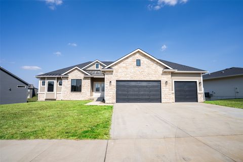 135 NW Alderleaf Drive Waukee IA 50263