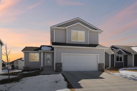 Homes For Sale - 2808 21st Street<br/> Altoona, IA 50009