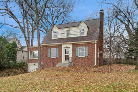 317 SW 42nd Street Des Moines IA 50312