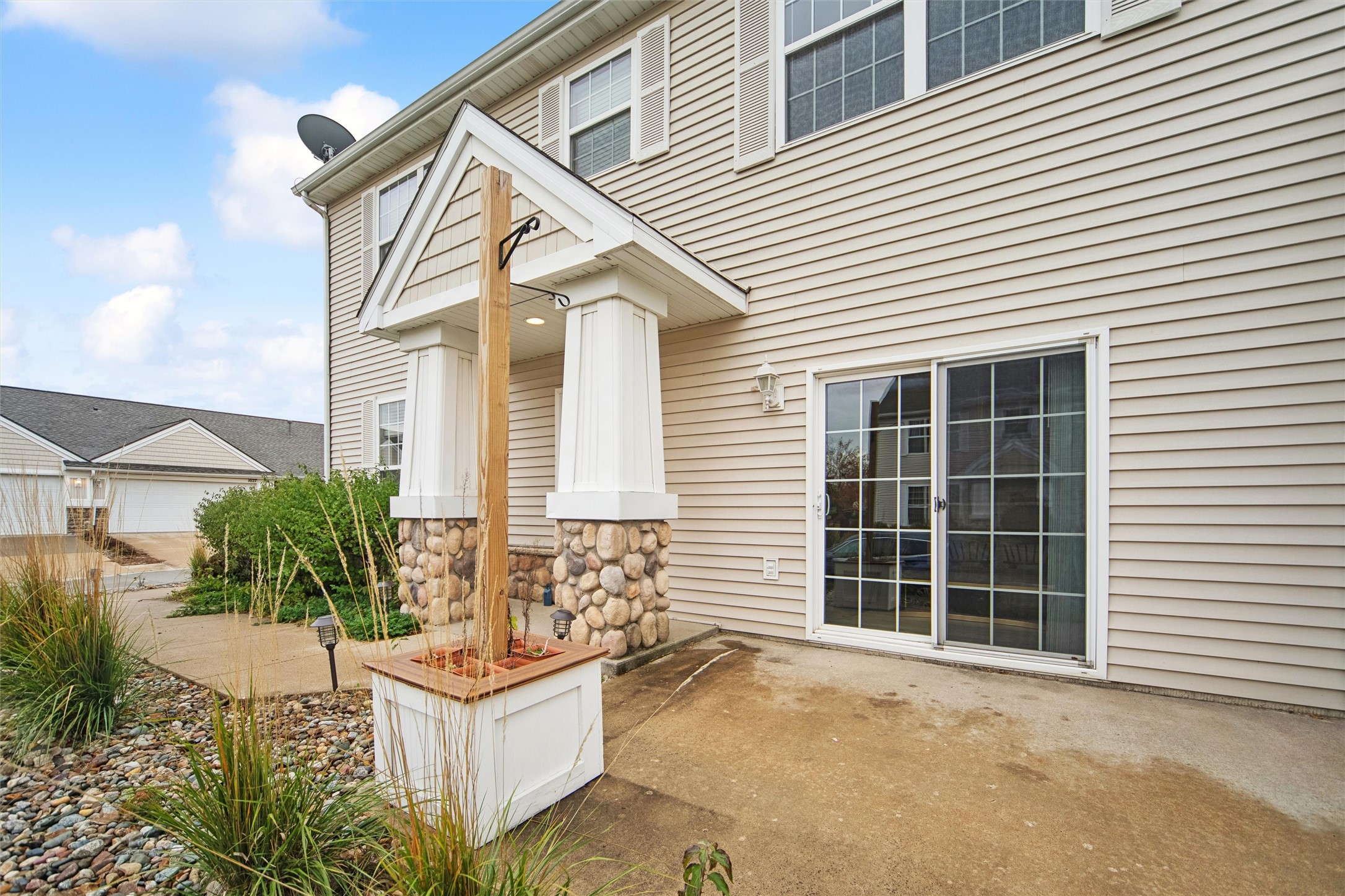 1023 NE Greenview Drive