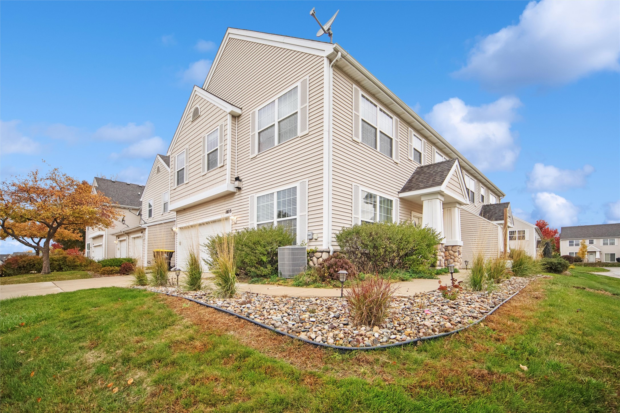 1023 NE Greenview Drive