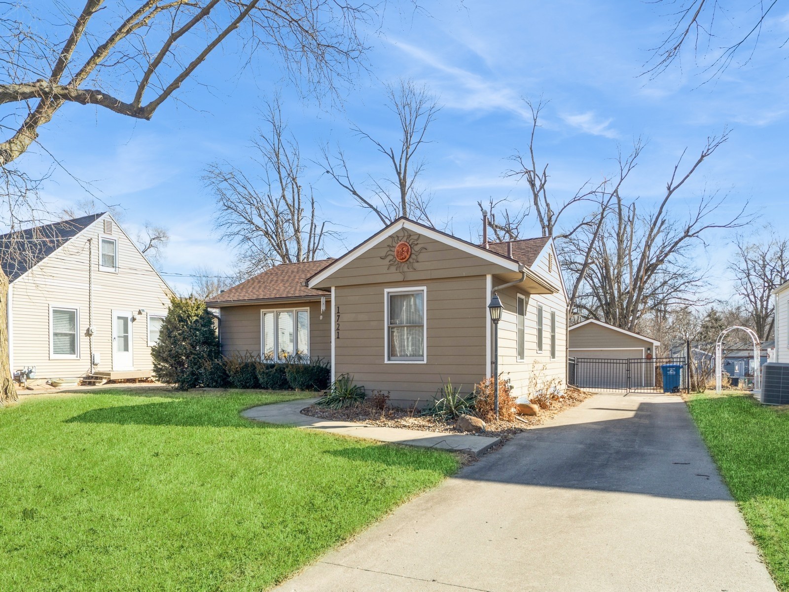 1721 57th Place, Des Moines, Iowa image 2