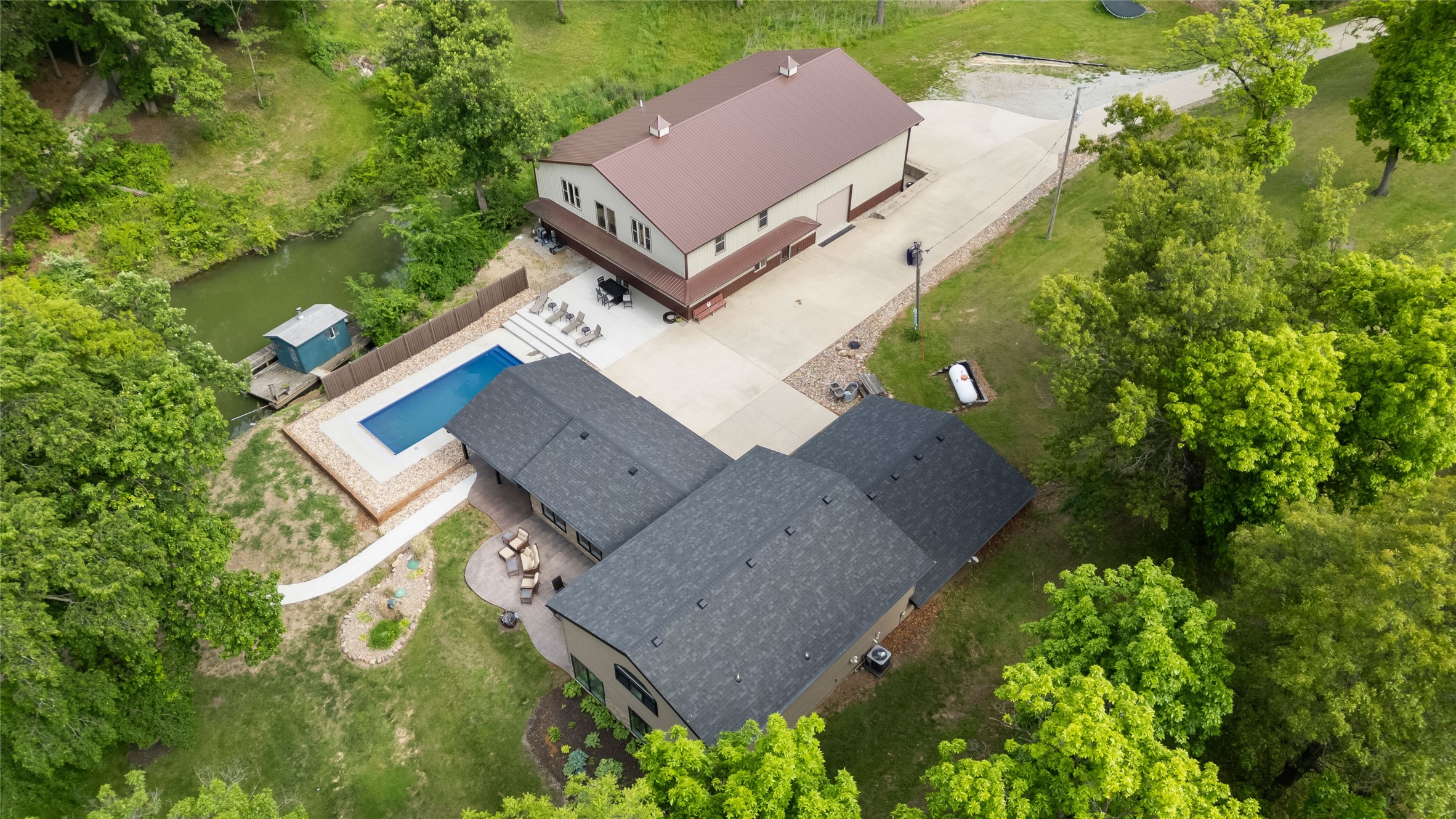105 S Shore Drive, Montezuma, Iowa image 2