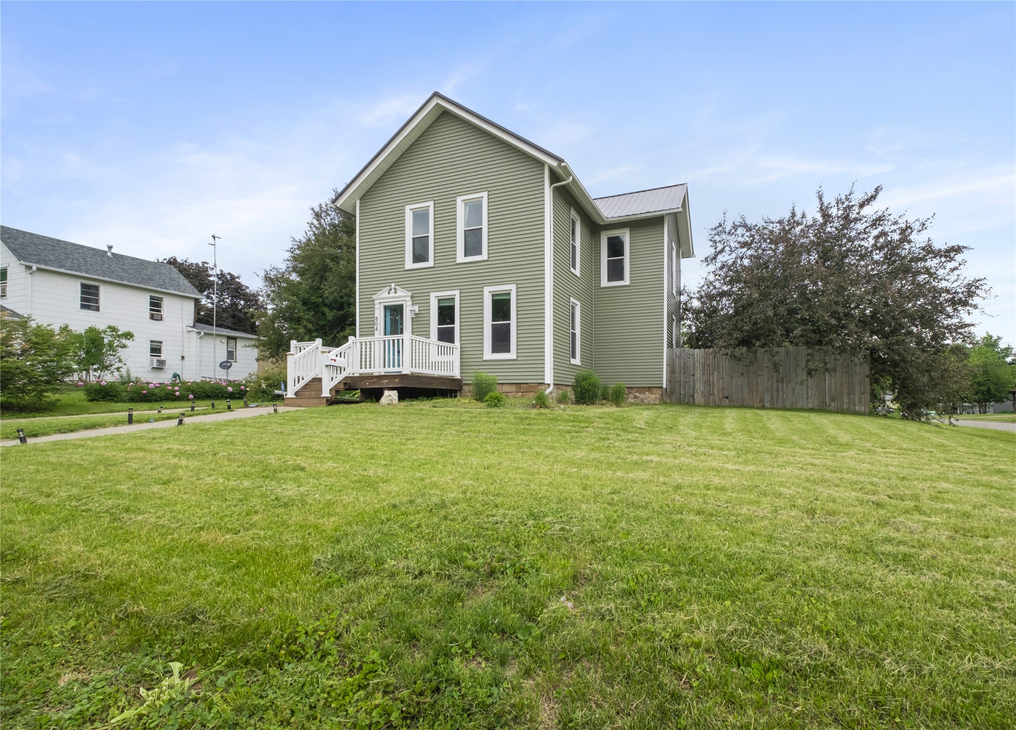 Photo 1 of 21 — 804 Summer Street, Grinnell, IA 50112