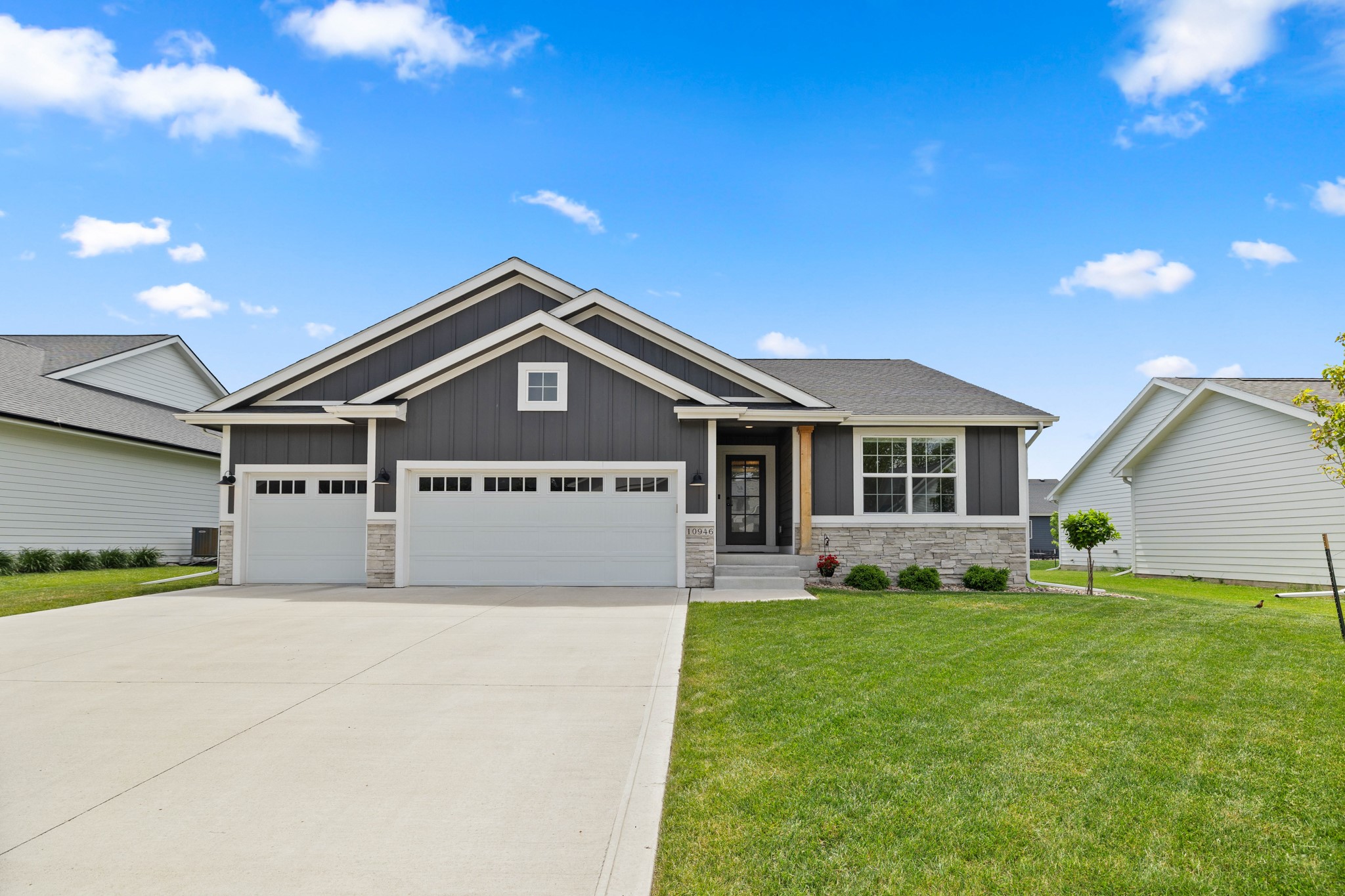 Photo 1 of 31 — 10946 Brookdale Drive, West Des Moines, IA 50266