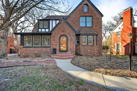 Homes For Sale - 6012 N Waterbury Road<br/> Des Moines, IA 50312